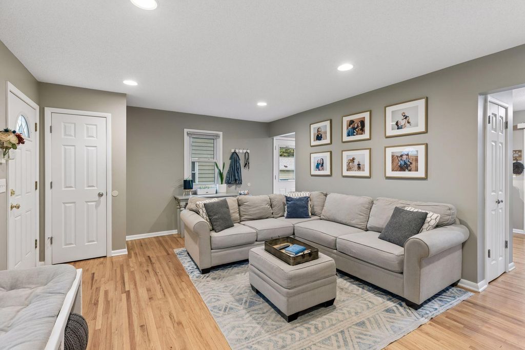 1917 Hillsboro Avenue N, Golden Valley, MN 55427 — photo 5