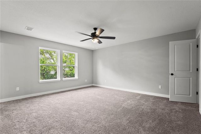 11226 N Oak Trafficway, Kansas City, MO 64155