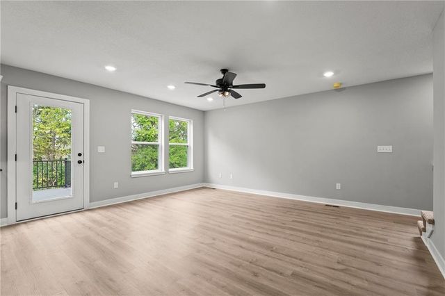 11226 N Oak Trafficway, Kansas City, MO 64155