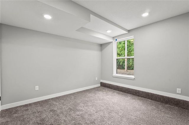 11226 N Oak Trafficway, Kansas City, MO 64155