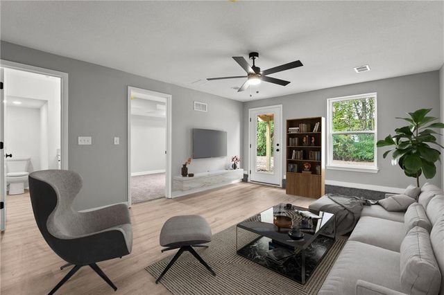 11226 N Oak Trafficway, Kansas City, MO 64155