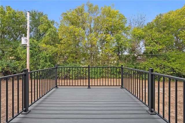 11226 N Oak Trafficway, Kansas City, MO 64155