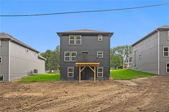 11226 N Oak Trafficway, Kansas City, MO 64155