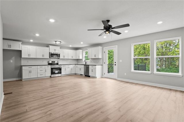 11226 N Oak Trafficway, Kansas City, MO 64155