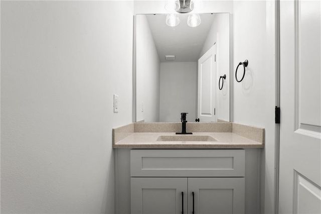 11226 N Oak Trafficway, Kansas City, MO 64155