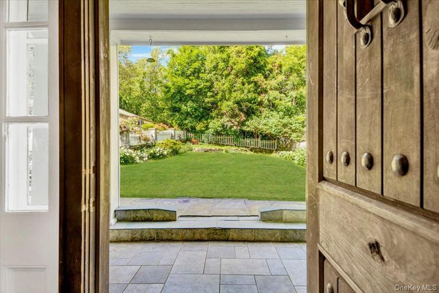 6 Sunset Lane, Hartsdale, NY 10530