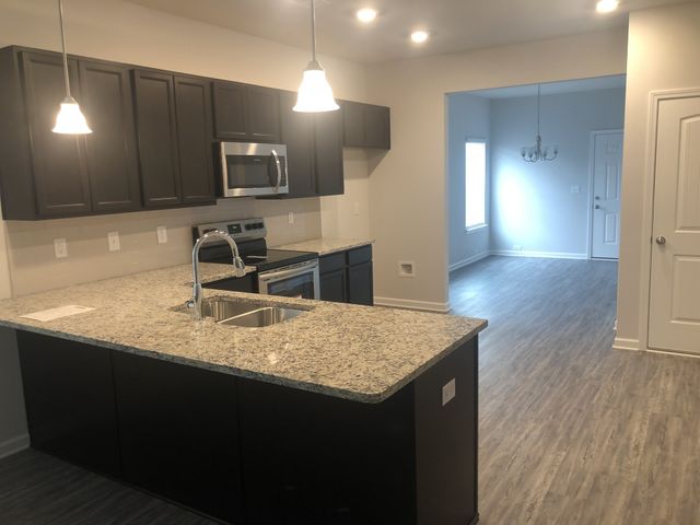 2217 Silverton Dr, Nashville, TN 37207