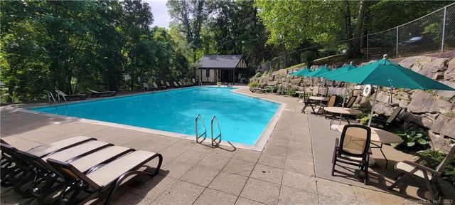 4 Eden Court 4, Brookfield, CT 06804