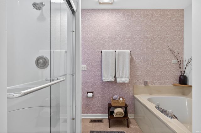 6432 E Canal Pointe Lane, Fort Wayne, IN 46804