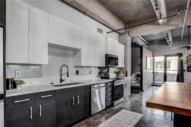 360 W Pershing Road 110, Kansas City, MO 64108