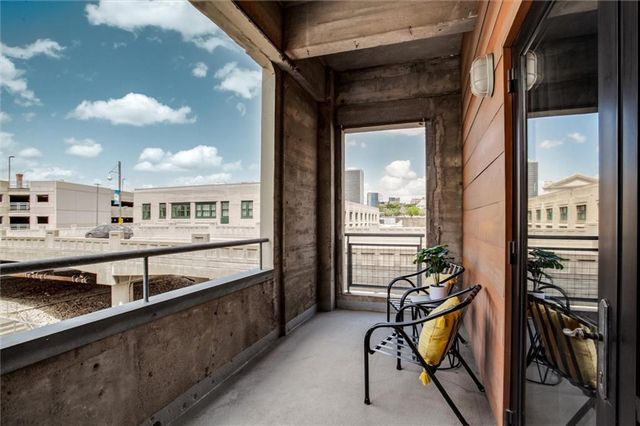 360 W Pershing Road 110, Kansas City, MO 64108