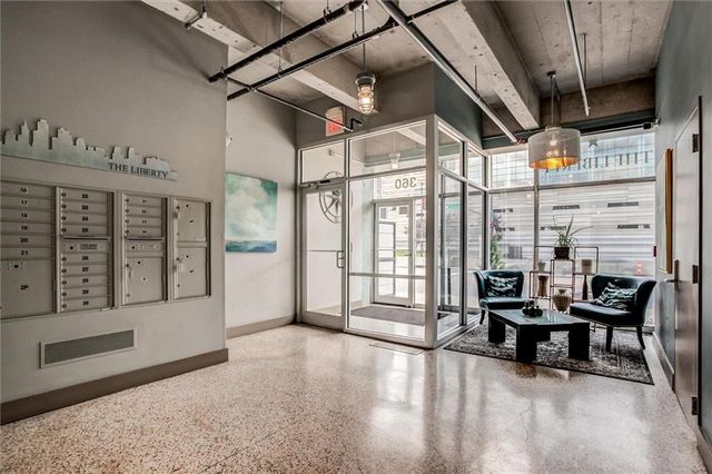 360 W Pershing Road 110, Kansas City, MO 64108