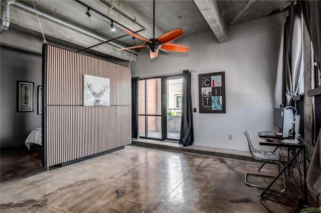 360 W Pershing Road 110, Kansas City, MO 64108