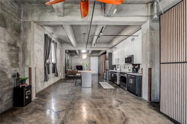 360 W Pershing Road 110, Kansas City, MO 64108