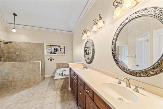 2174 KNOLL LN, Germantown, TN 38138