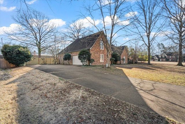 2174 KNOLL LN, Germantown, TN 38138