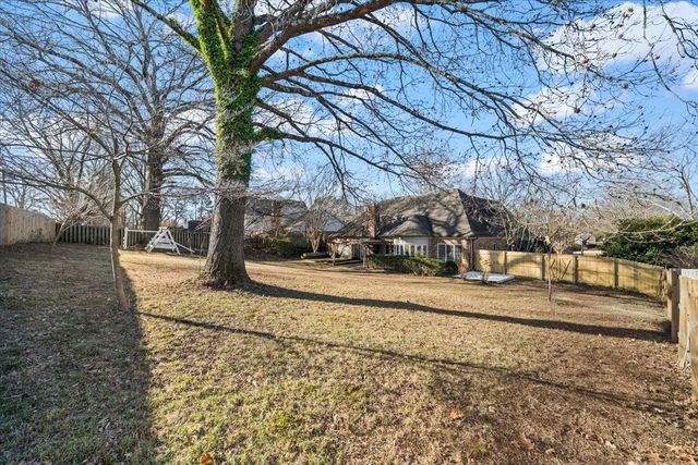 2174 KNOLL LN, Germantown, TN 38138