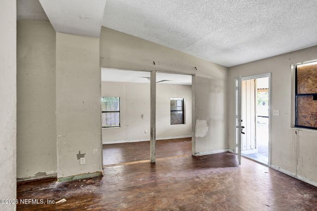 125 WOODSIDE Drive, Orange Park, FL 32073