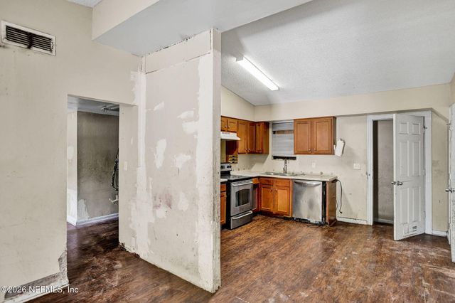 125 WOODSIDE Drive, Orange Park, FL 32073