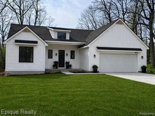 2432 Holland Street, Lake Orion, MI 48360