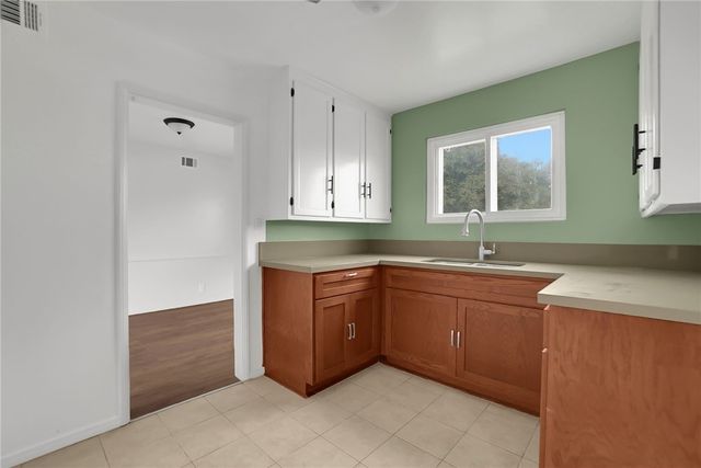 2035 W 102nd Street, Los Angeles, CA 90047