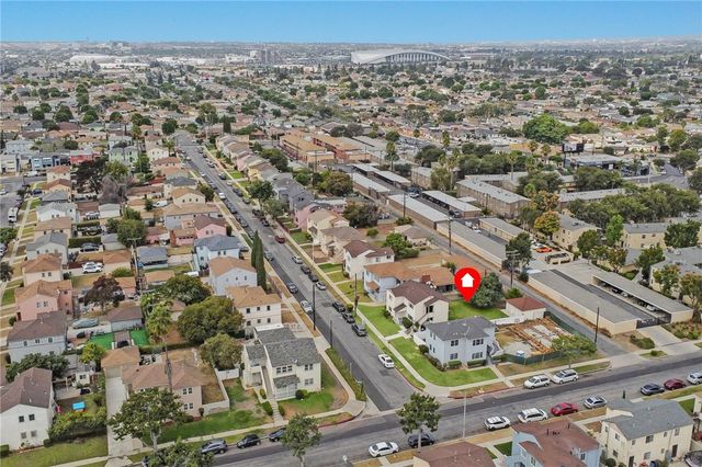 2035 W 102nd Street, Los Angeles, CA 90047