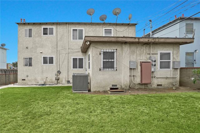 2035 W 102nd Street, Los Angeles, CA 90047