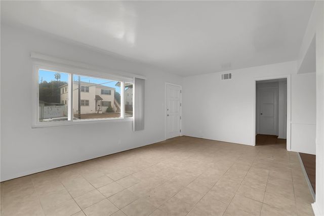 2035 W 102nd Street, Los Angeles, CA 90047