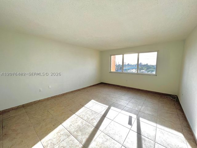 7010 NW 186th St 5-506, Hialeah, FL 33015