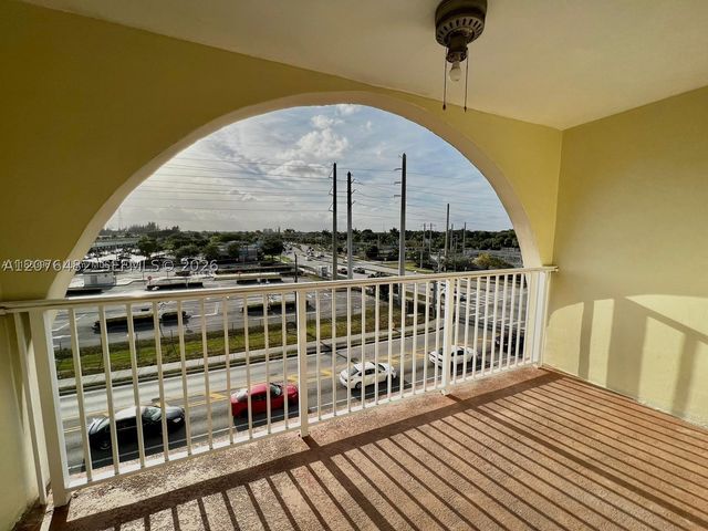 7010 NW 186th St 5-506, Hialeah, FL 33015