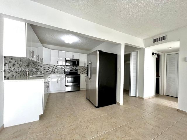 7010 NW 186th St 5-506, Hialeah, FL 33015