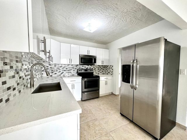 7010 NW 186th St 5-506, Hialeah, FL 33015