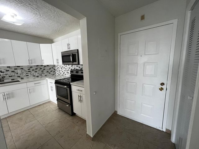 7010 NW 186th St 5-506, Hialeah, FL 33015