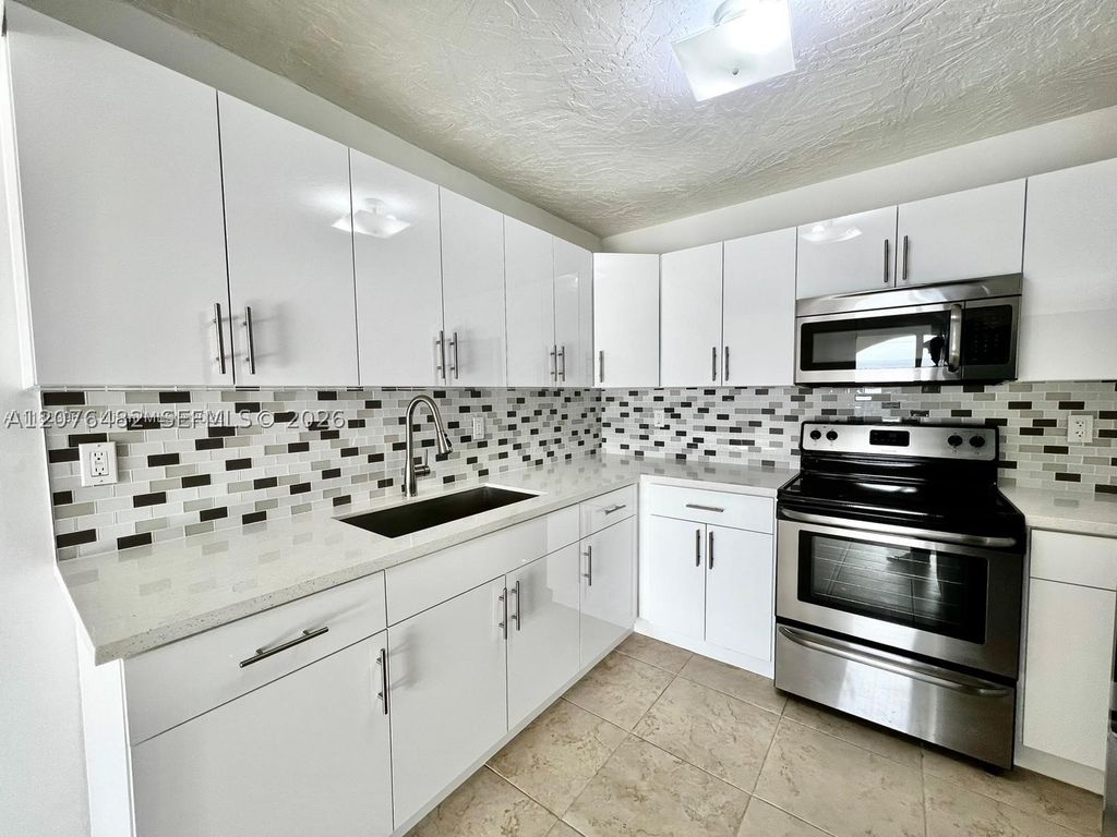 7010 NW 186th St 5-506, Hialeah, FL 33015