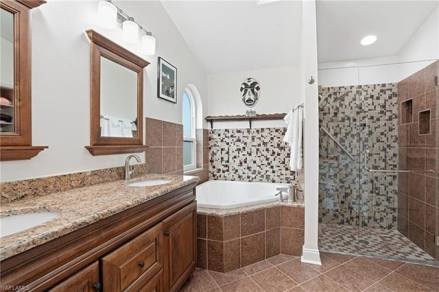 5311 Del Monte CT, Cape Coral, FL 33904