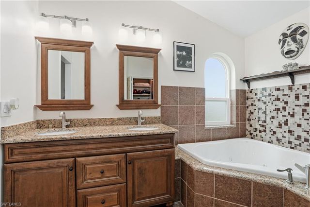 5311 Del Monte CT, Cape Coral, FL 33904