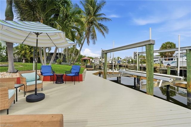5311 Del Monte CT, Cape Coral, FL 33904