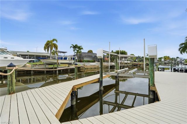 5311 Del Monte CT, Cape Coral, FL 33904