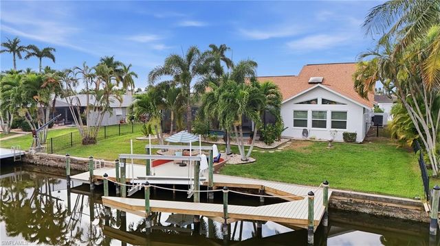 5311 Del Monte CT, Cape Coral, FL 33904
