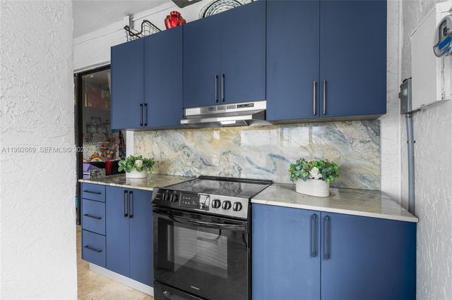 8920 Palm Tree Ln 8920, Pembroke Pines, FL 33024