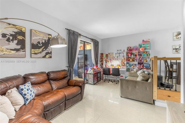 8920 Palm Tree Ln 8920, Pembroke Pines, FL 33024