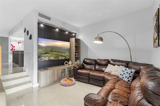 8920 Palm Tree Ln 8920, Pembroke Pines, FL 33024