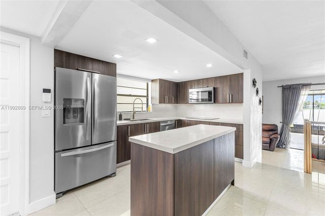 8920 Palm Tree Ln 8920, Pembroke Pines, FL 33024