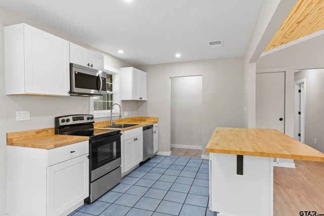 22254 County Road 4142, Lindale, TX 75771