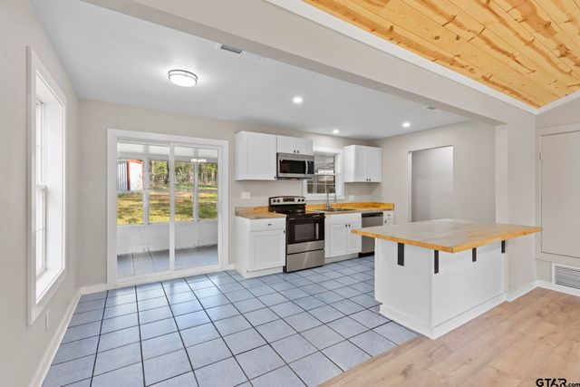 22254 County Road 4142, Lindale, TX 75771