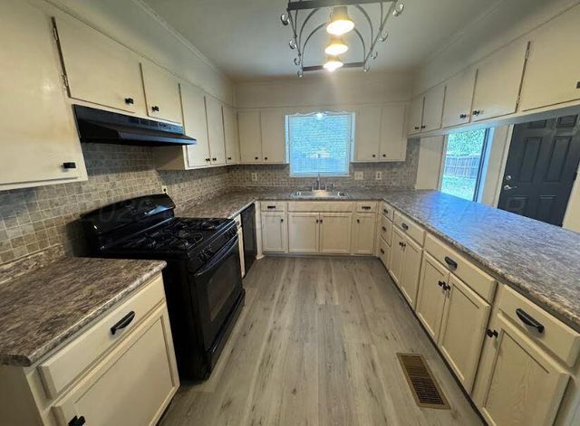 4214 SW 13TH Avenue, Amarillo, TX 79106