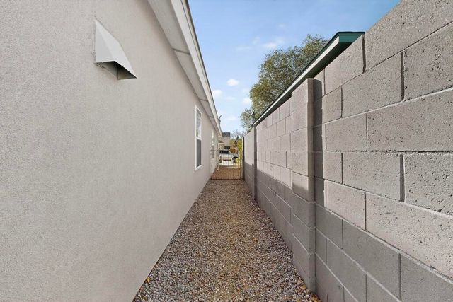 10456 Calle Mirlo NW, Albuquerque, NM 87114