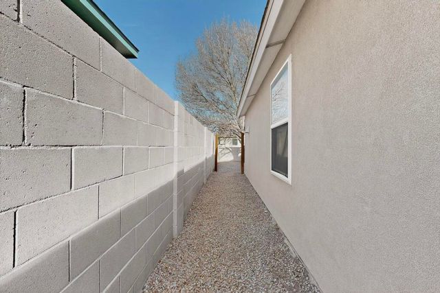 10456 Calle Mirlo NW, Albuquerque, NM 87114