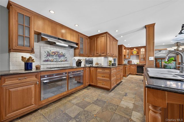2108 Edge Road, Muttontown, NY 11791