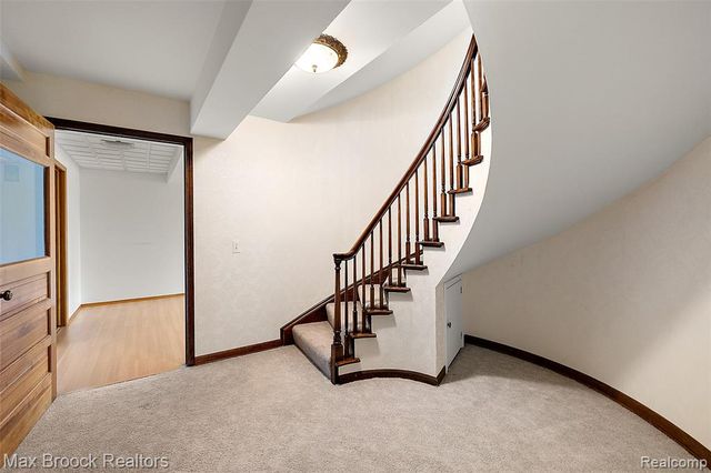 1574 Indianwood Court, Bloomfield Hills, MI 48302